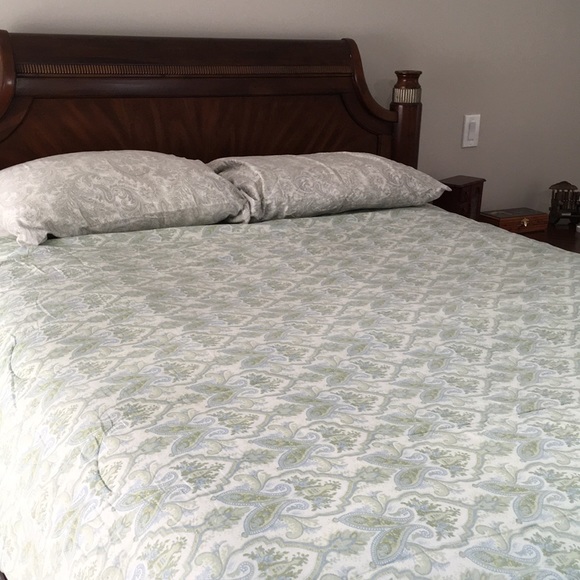 Green and White Full Comforter with 2 Pillow Cases - Picture 4 of 14
